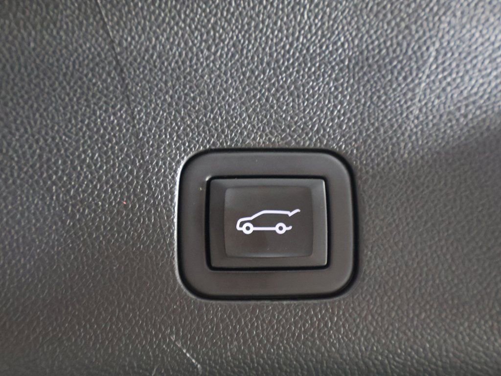 Used 2023 Chevrolet Suburban Premier AWD/4WD image 22