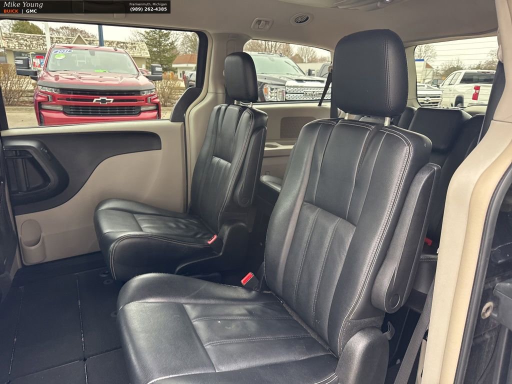 Used 2013 Chrysler Town & Country Touring image 30