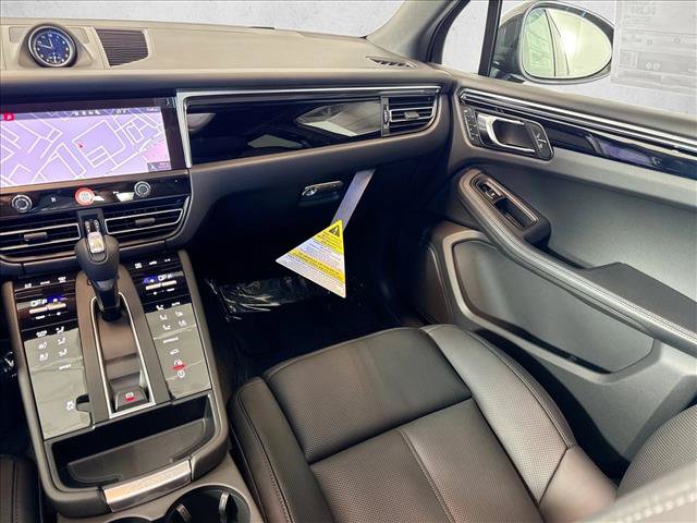 Certified 2026 Porsche Macan AWD/4WD image 21