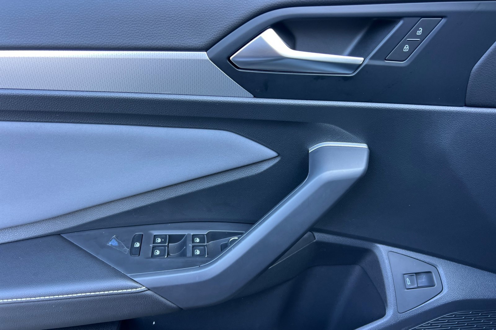 Certified 2025 Volkswagen Jetta SE image 11