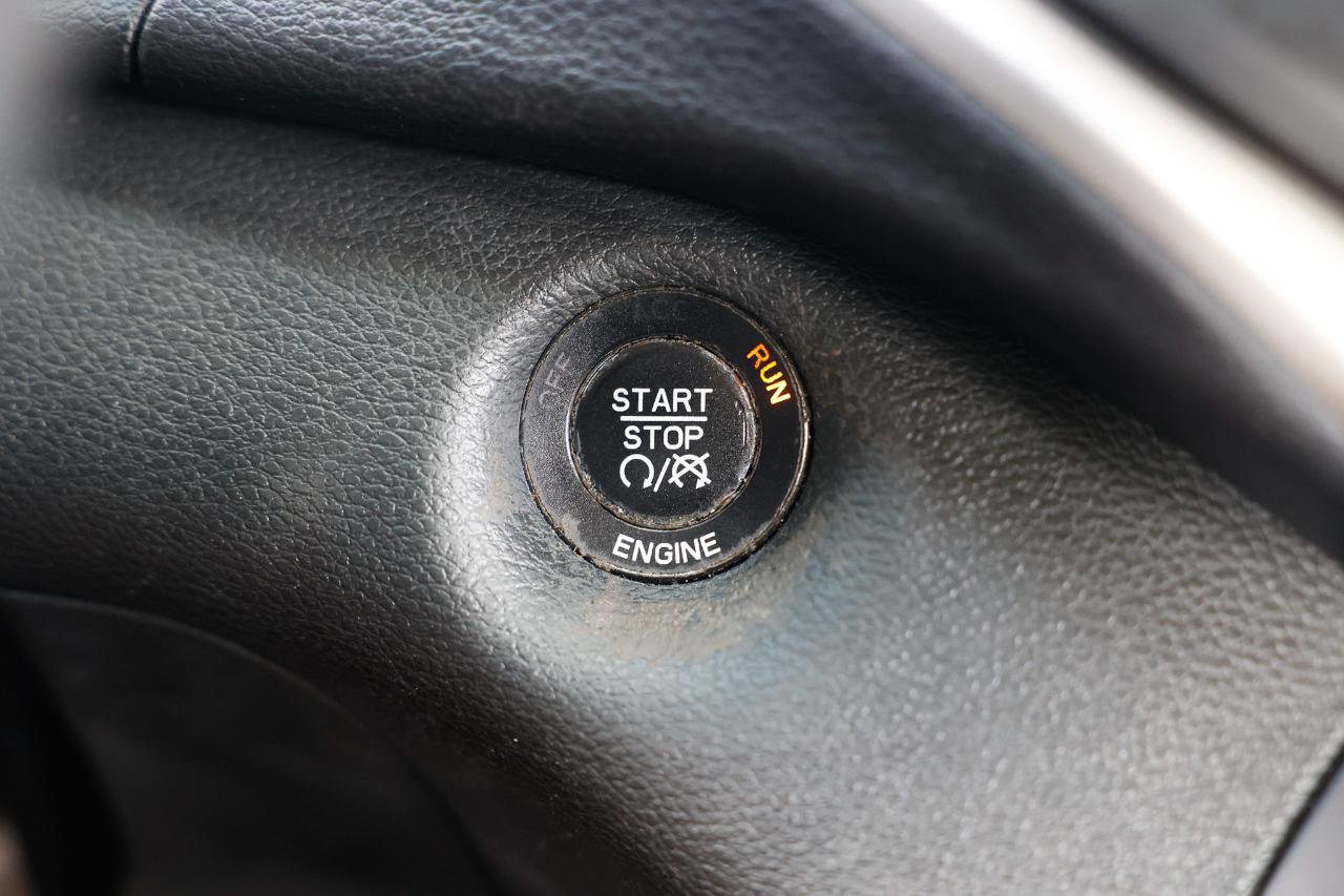 Used 2015 Jeep Cherokee Limited w/ Luxury Group FWD image 28