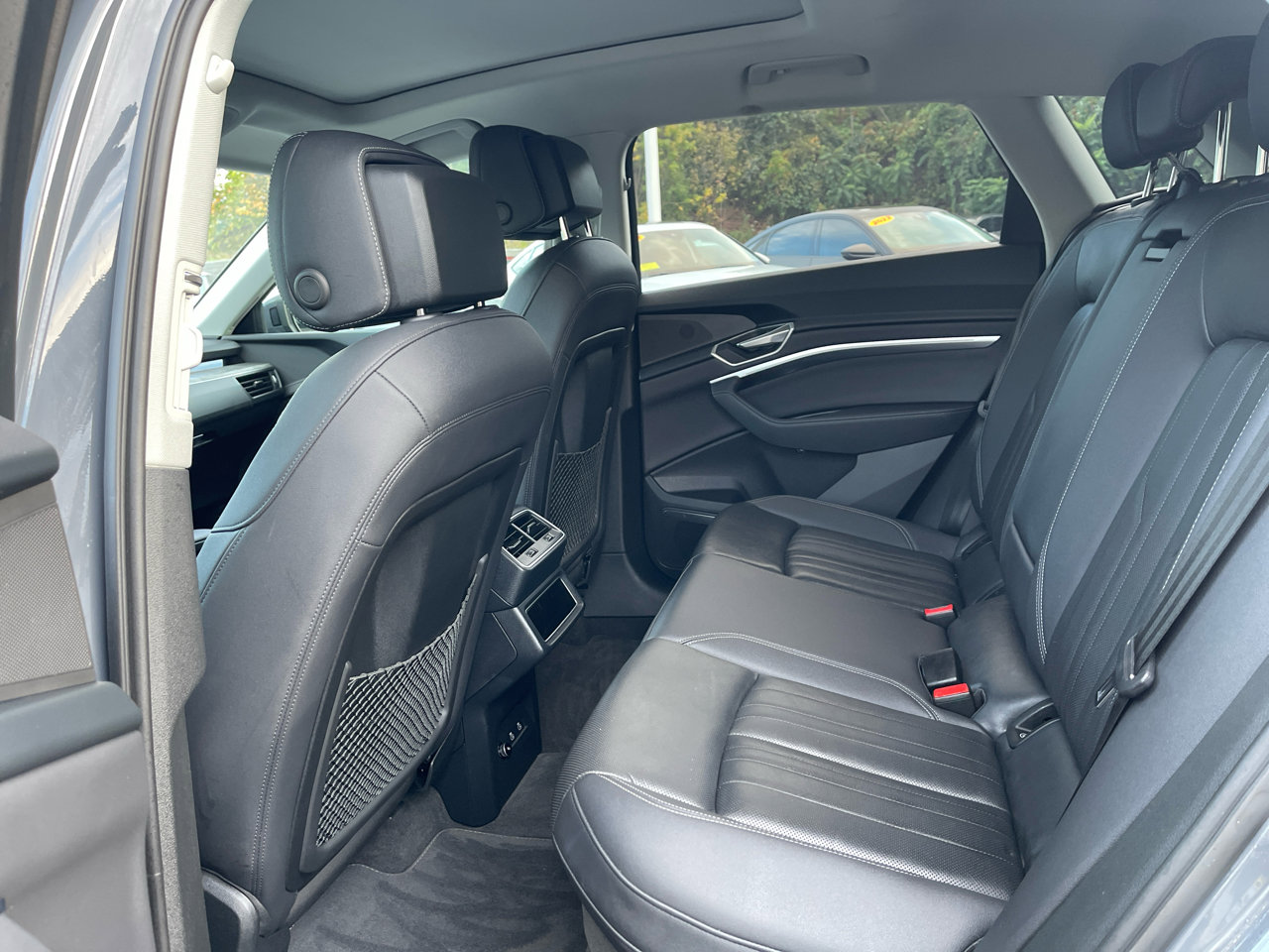 Used 2024 Audi Q8 e-tron Premium Plus w/ Premium Plus Package image 40