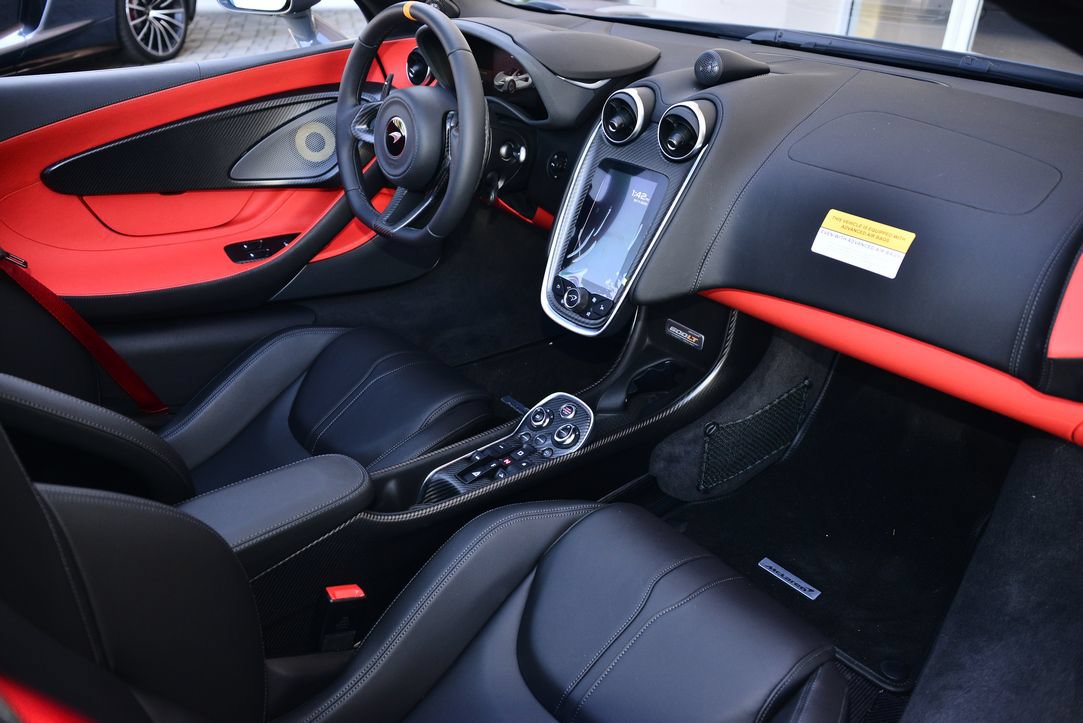 Used 2020 McLaren 600LT Spider RWD image 10