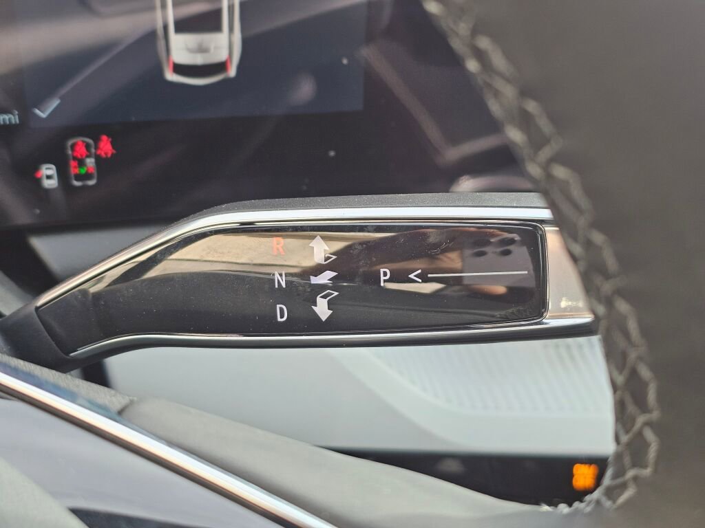 New 2026 Cadillac Optiq Luxury 2 image 36