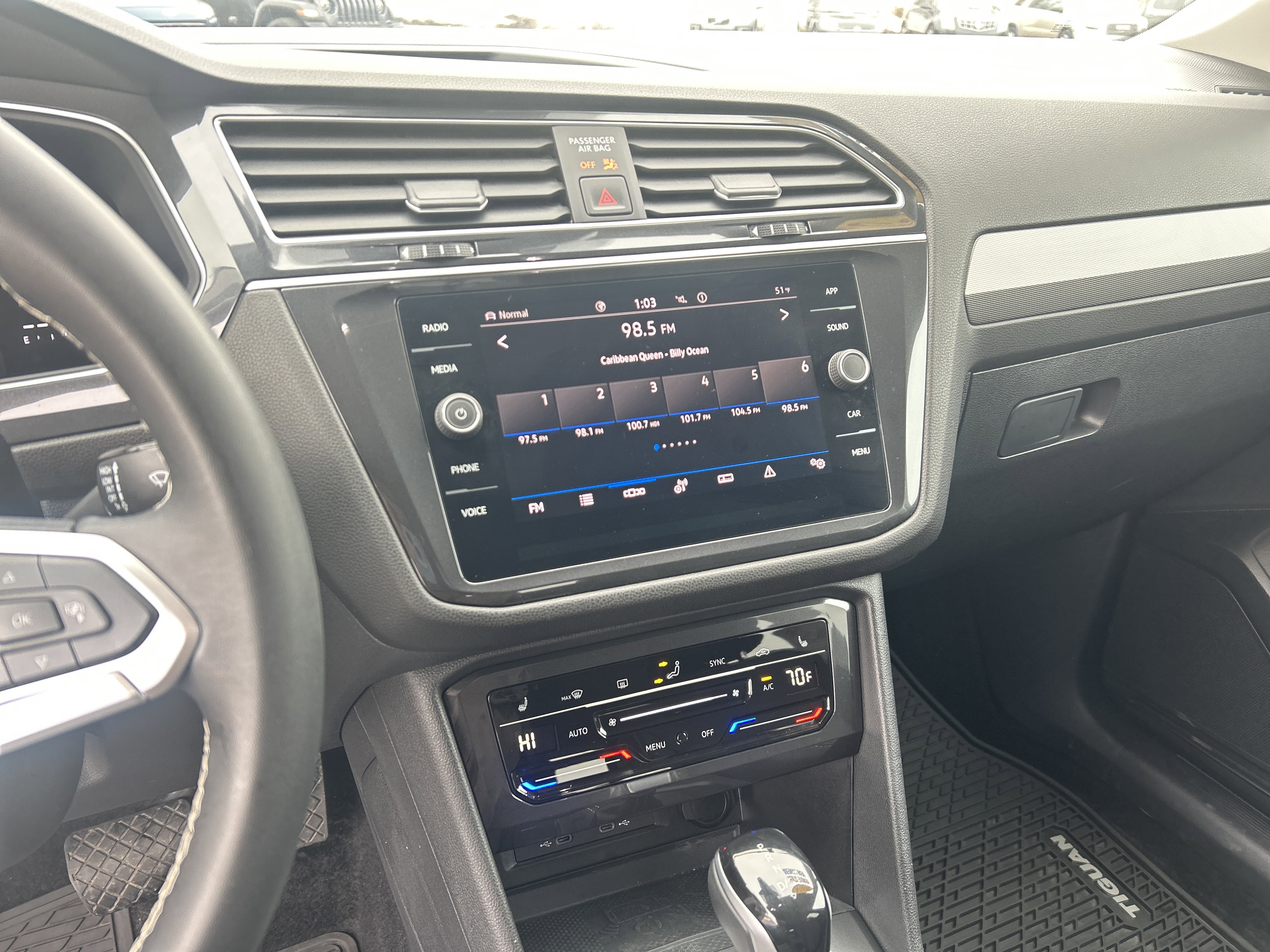 Used 2024 Volkswagen Tiguan SE image 16