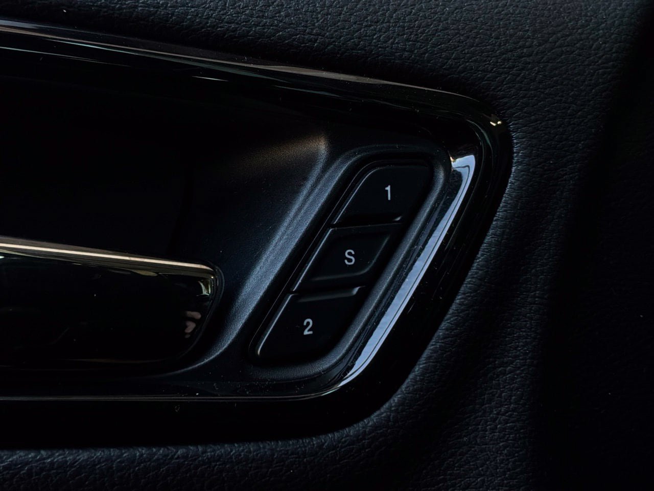 Used 2021 Dodge Durango R/T w/ Technology Group RWD image 30