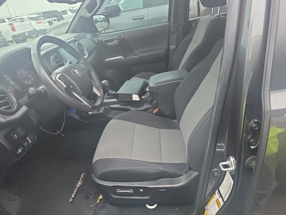 Used 2022 Toyota Tacoma TRD Off-Road AWD/4WD image 5