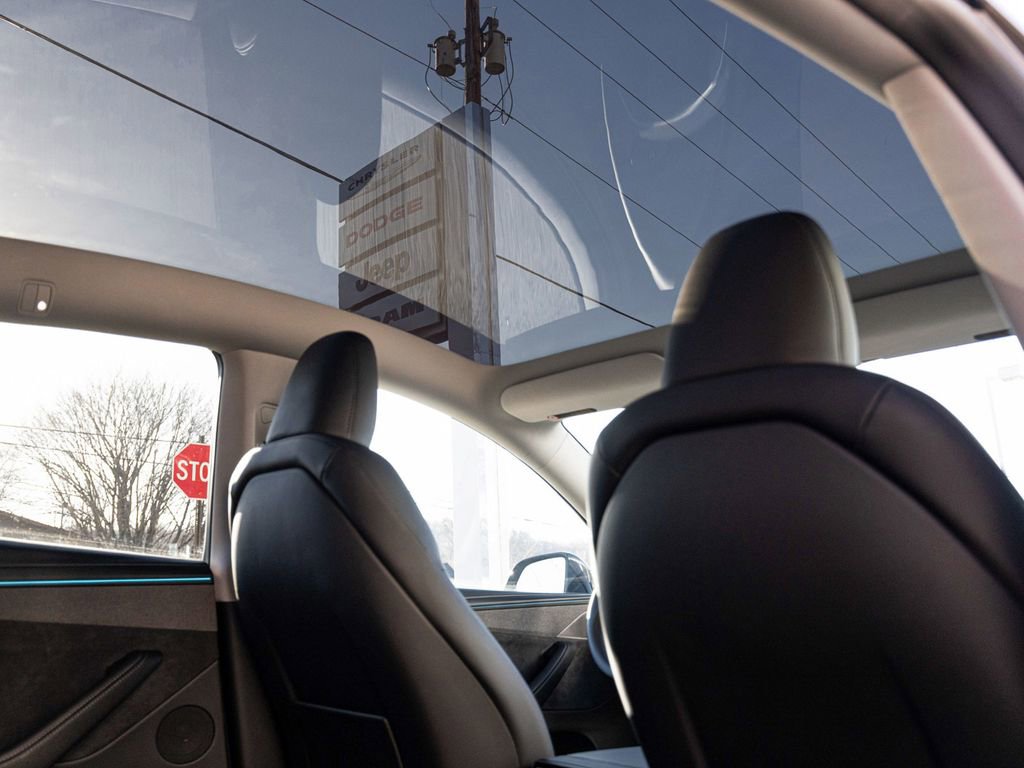 Used 2026 Tesla Model Y Long Range image 30