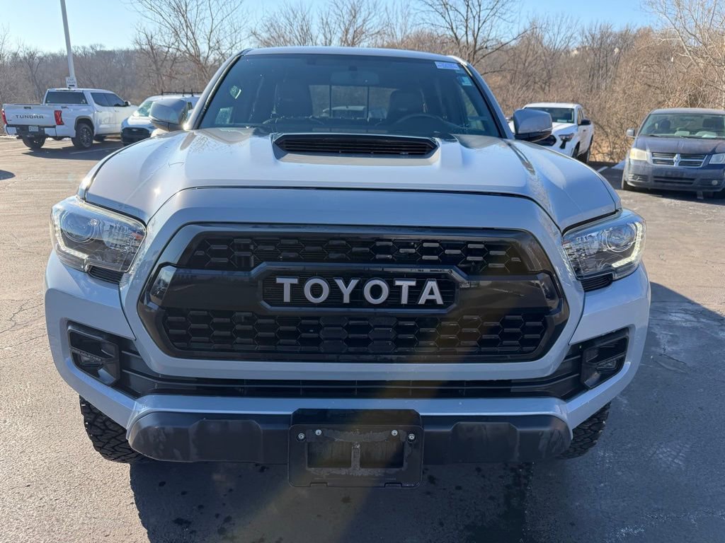 Used 2017 Toyota Tacoma TRD Pro image 2