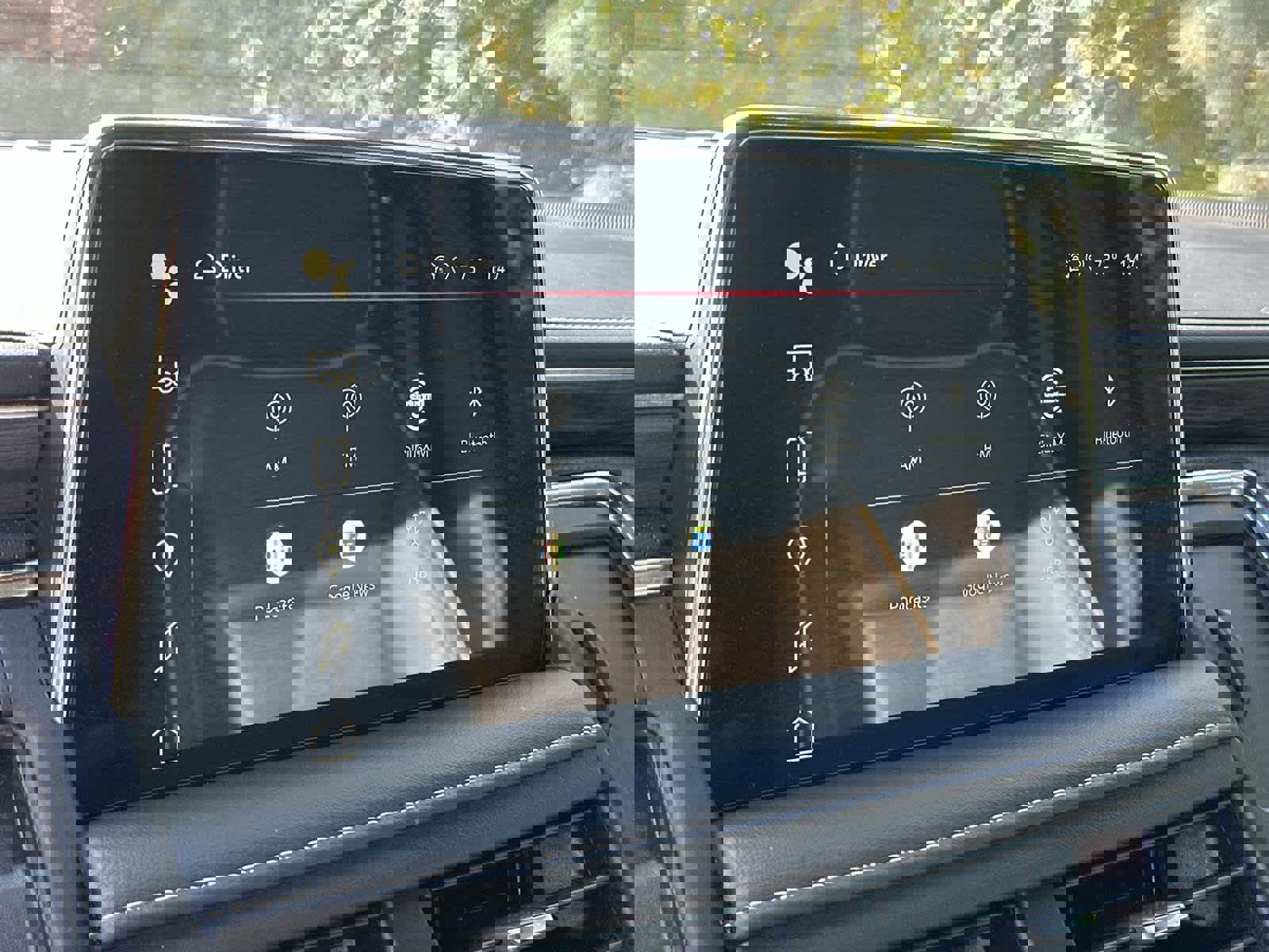 Used 2022 GMC Yukon XL SLT w/ SLT Luxury Package image 16