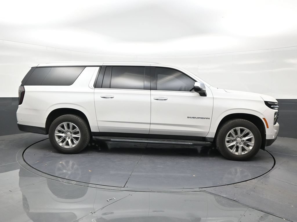 Used 2025 Chevrolet Suburban Premier RWD image 6