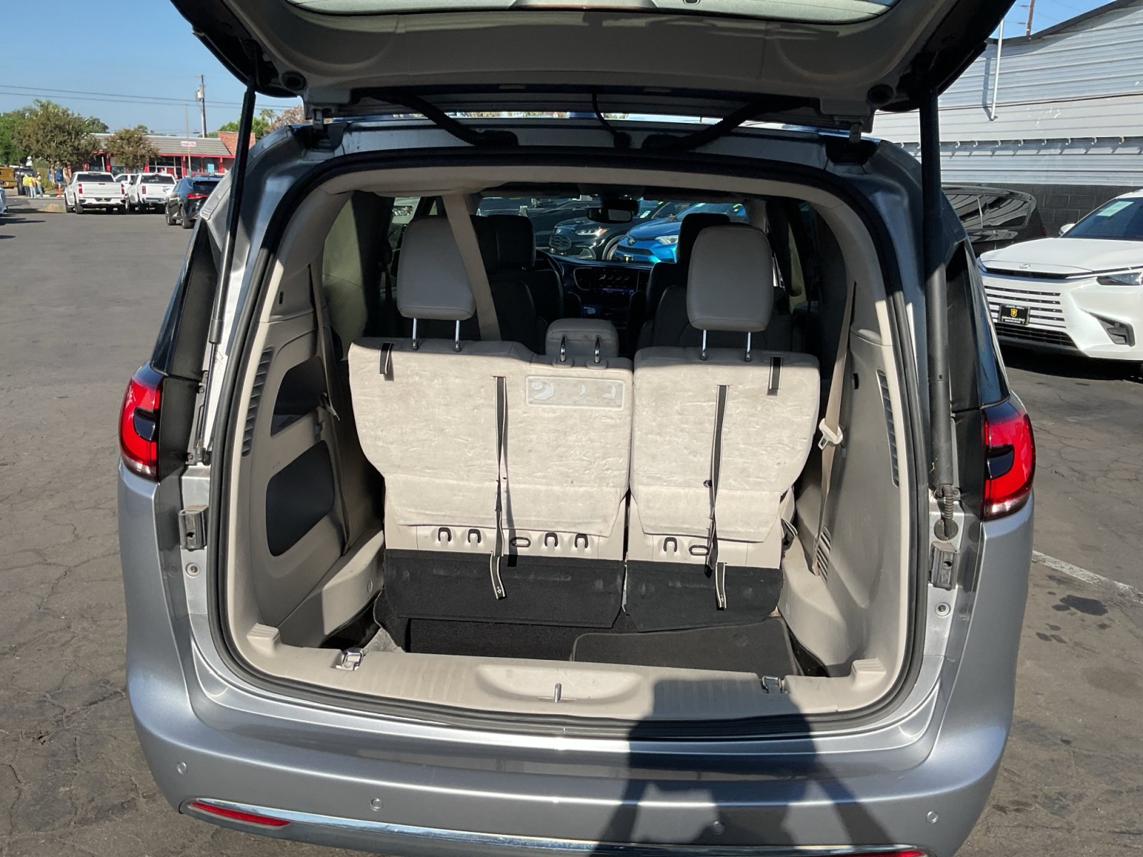 Used 2021 Chrysler Pacifica Touring-L FWD image 24