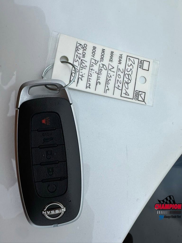 Used 2024 Nissan Rogue Platinum w/ Platinum Premium Package image 36