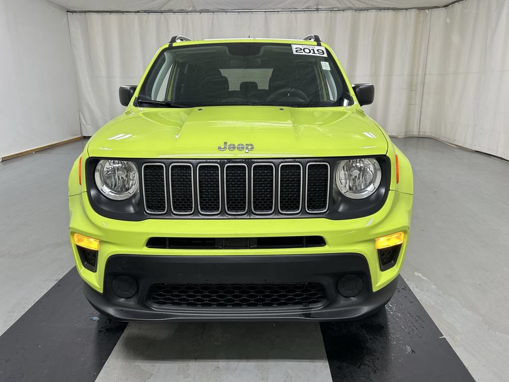 Used 2019 Jeep Renegade Sport w/ Sport Appearance Group AWD/4WD image 3