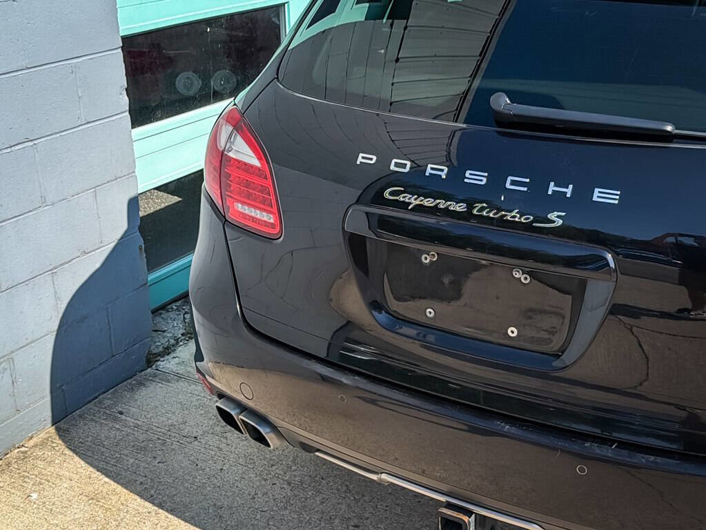 Used 2014 Porsche Cayenne Turbo S AWD/4WD image 12