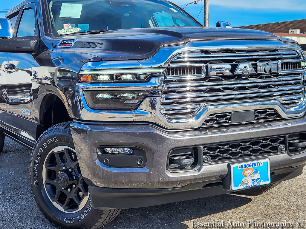 Used 2025 RAM 2500 Laramie AWD/4WD image 2