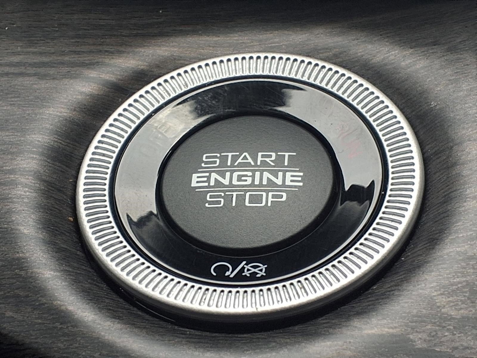 Used 2023 Jeep Grand Cherokee Limited RWD image 15