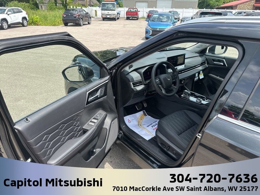 New 2025 Mitsubishi Outlander SEL image 24