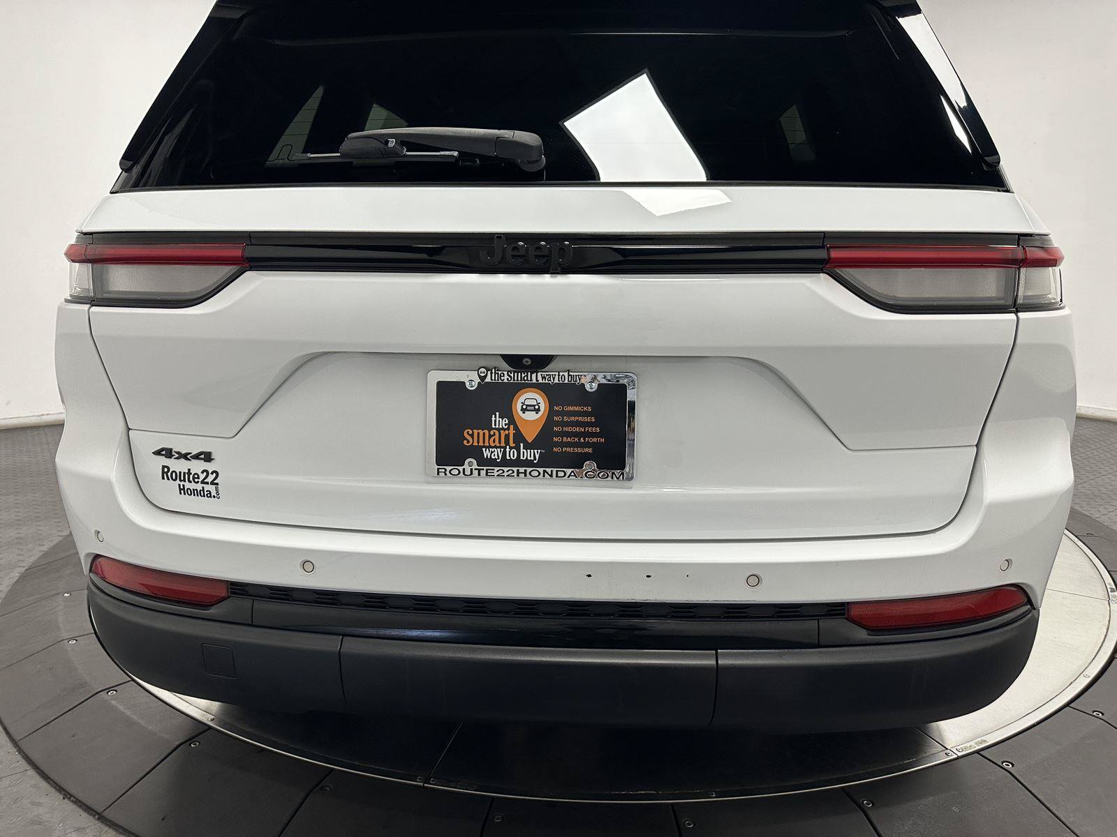 Used 2023 Jeep Grand Cherokee Altitude AWD/4WD image 12