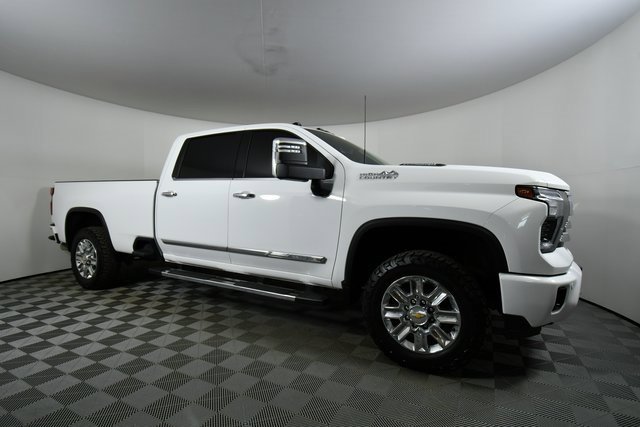 Used 2024 Chevrolet Silverado 3500 High Country w/ Technology Package image 9