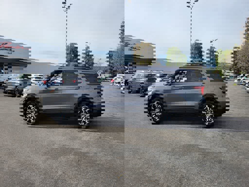 Certified 2025 Ford Explorer ST-Line image 2