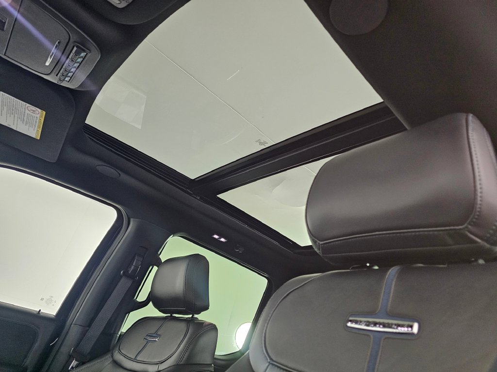Certified 2025 Ford F450 Platinum w/ FX4 Off-Road Package AWD/4WD image 26