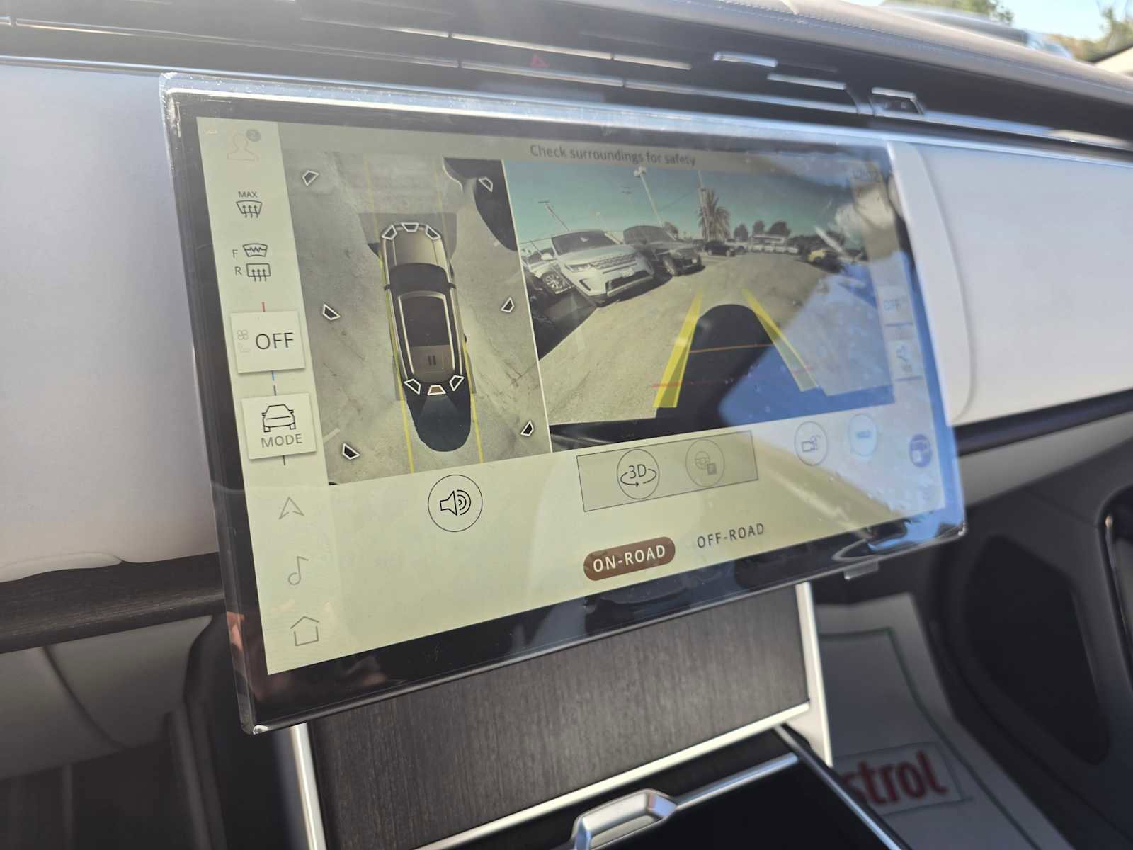 Used 2025 Land Rover Range Rover SV image 32