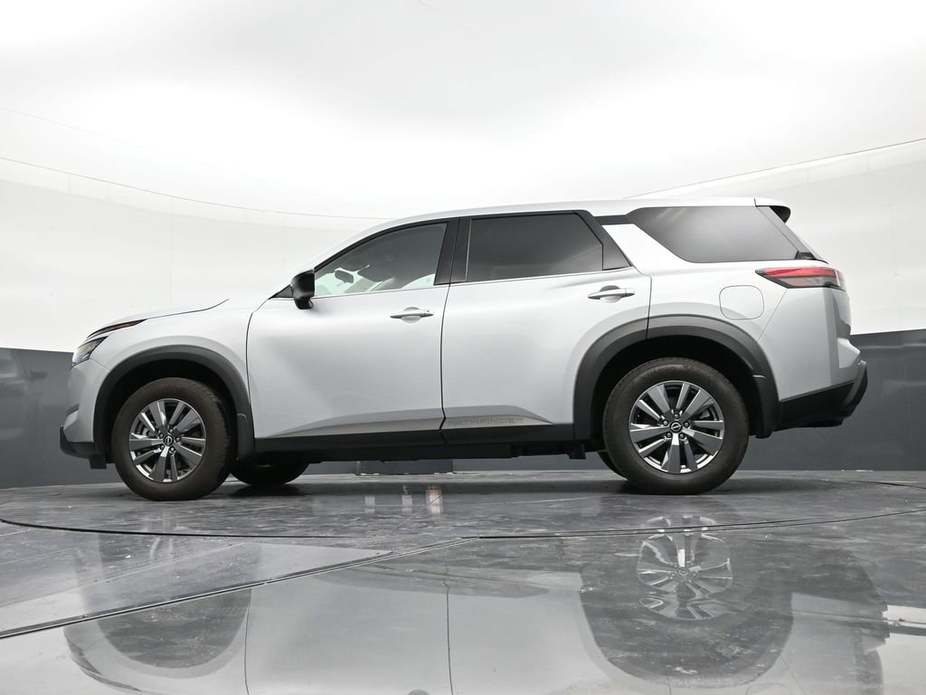 Used 2025 Nissan Pathfinder S image 21