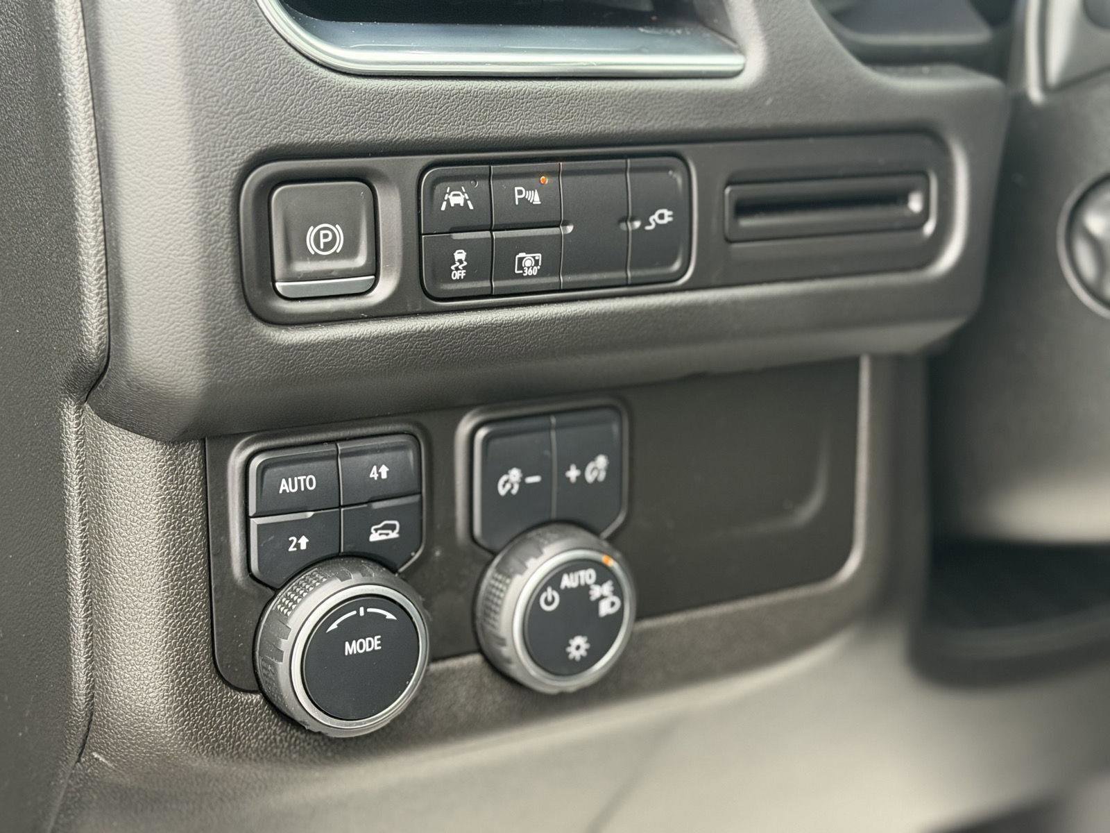 Used 2022 Chevrolet Tahoe RST w/ Sport Performance Package image 26