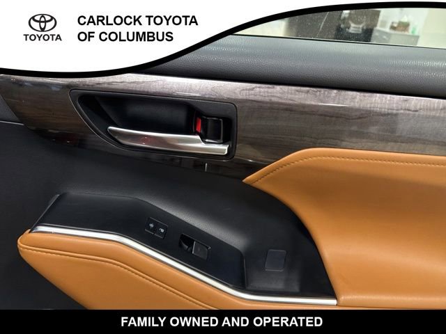 Used 2023 Toyota Highlander Platinum image 22