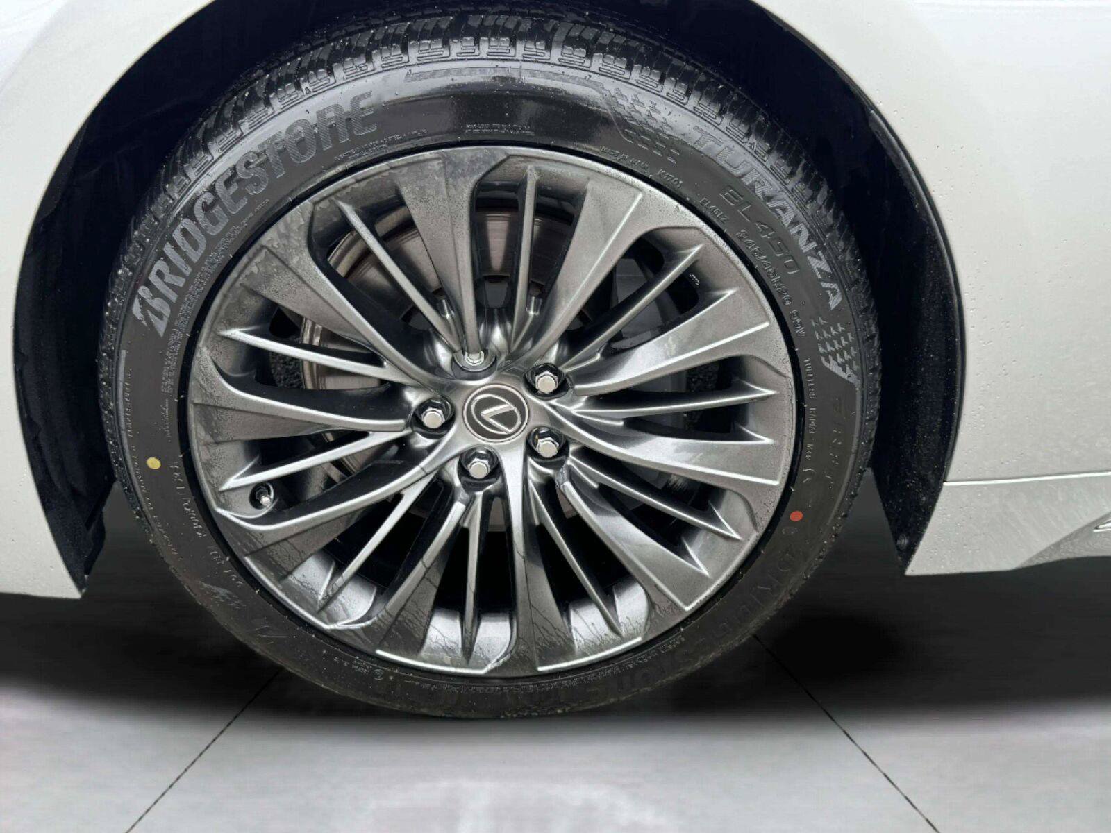 Used 2023 Lexus LS 500 w/ Interior Upgrade Package RWD image 46