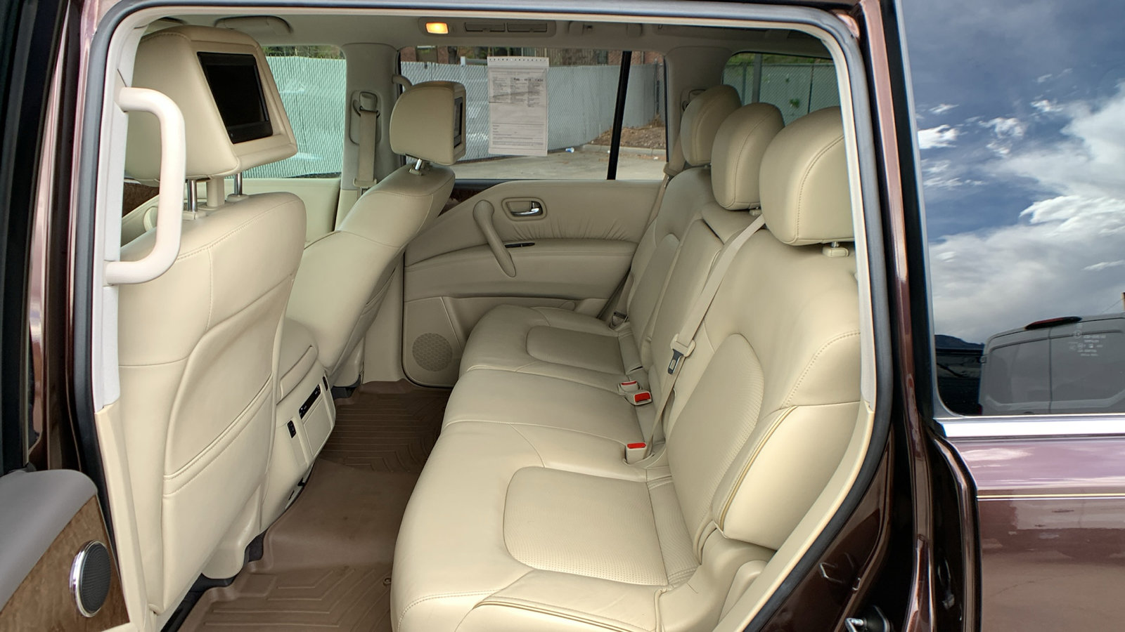 Used 2017 INFINITI QX80 4WD w/ Driver Assistance Package image 22