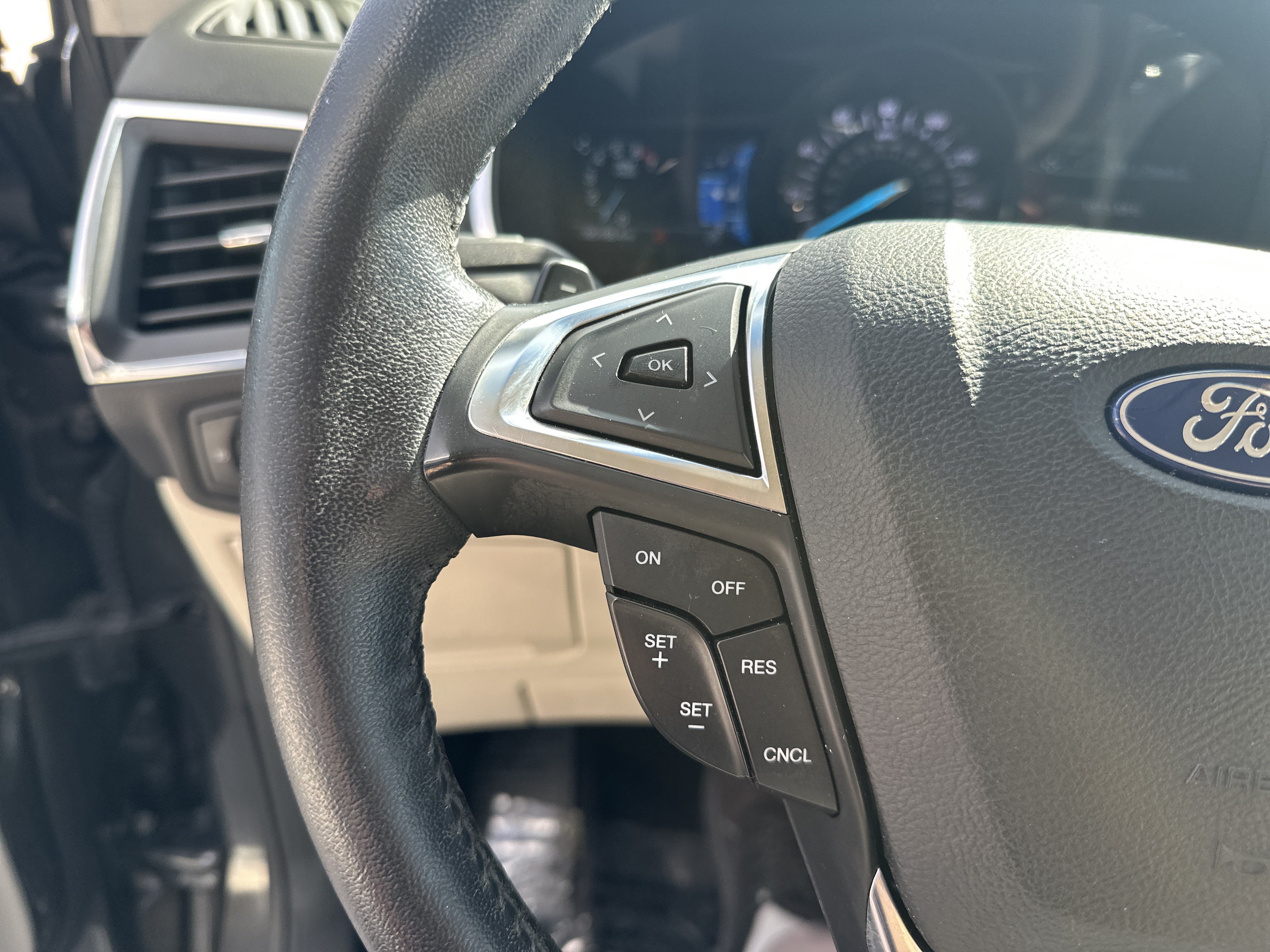 Used 2019 Ford Edge Titanium AWD/4WD image 22
