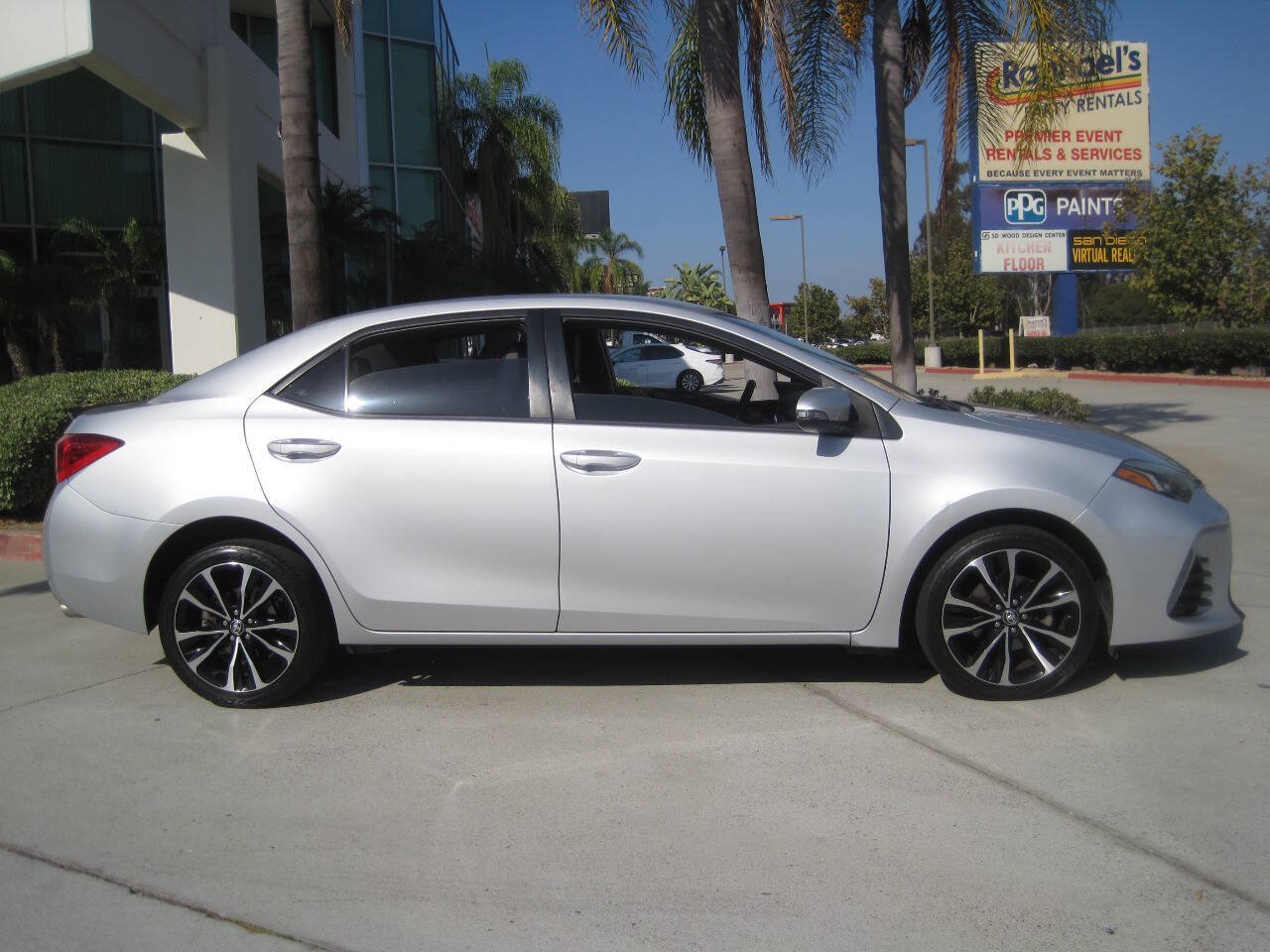 Used 2017 Toyota Corolla SE FWD image 8