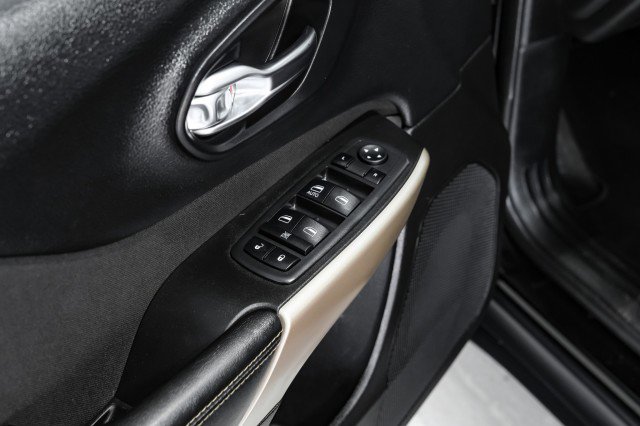 Used 2018 Jeep Cherokee Latitude image 39