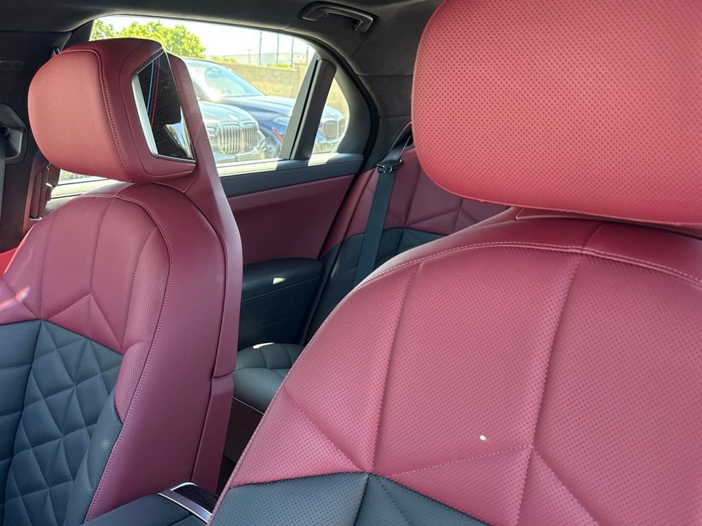 Used 2026 BMW 740i w/ Premium Package RWD image 22