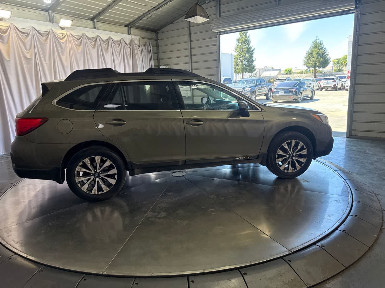 Used 2015 Subaru Outback 2.5i Limited w/ Protection Package #1 AWD/4WD image 3