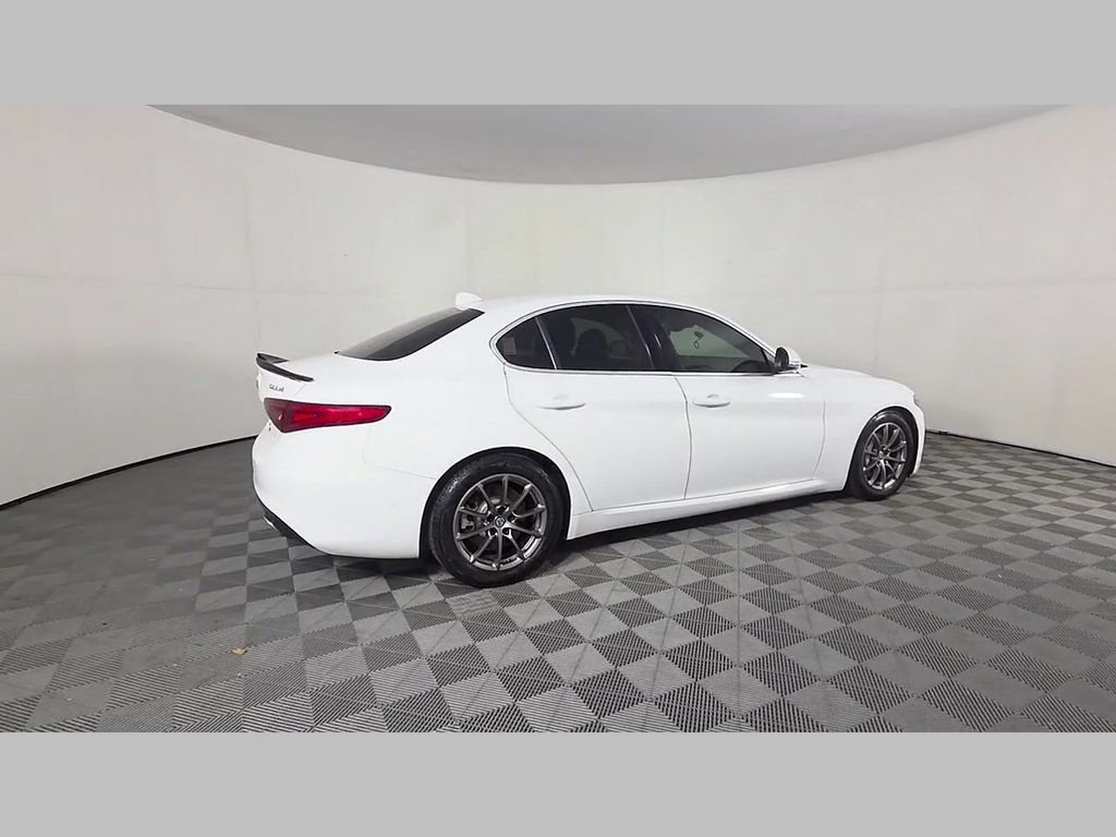 Used 2020 Alfa Romeo Giulia RWD image 37