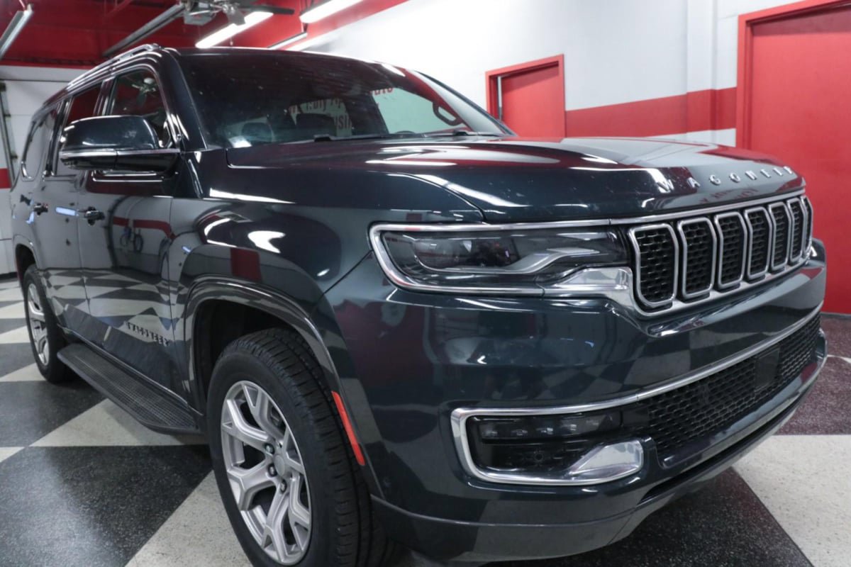 Used 2022 Jeep Wagoneer Series I w/ Premium Group I AWD/4WD image 39