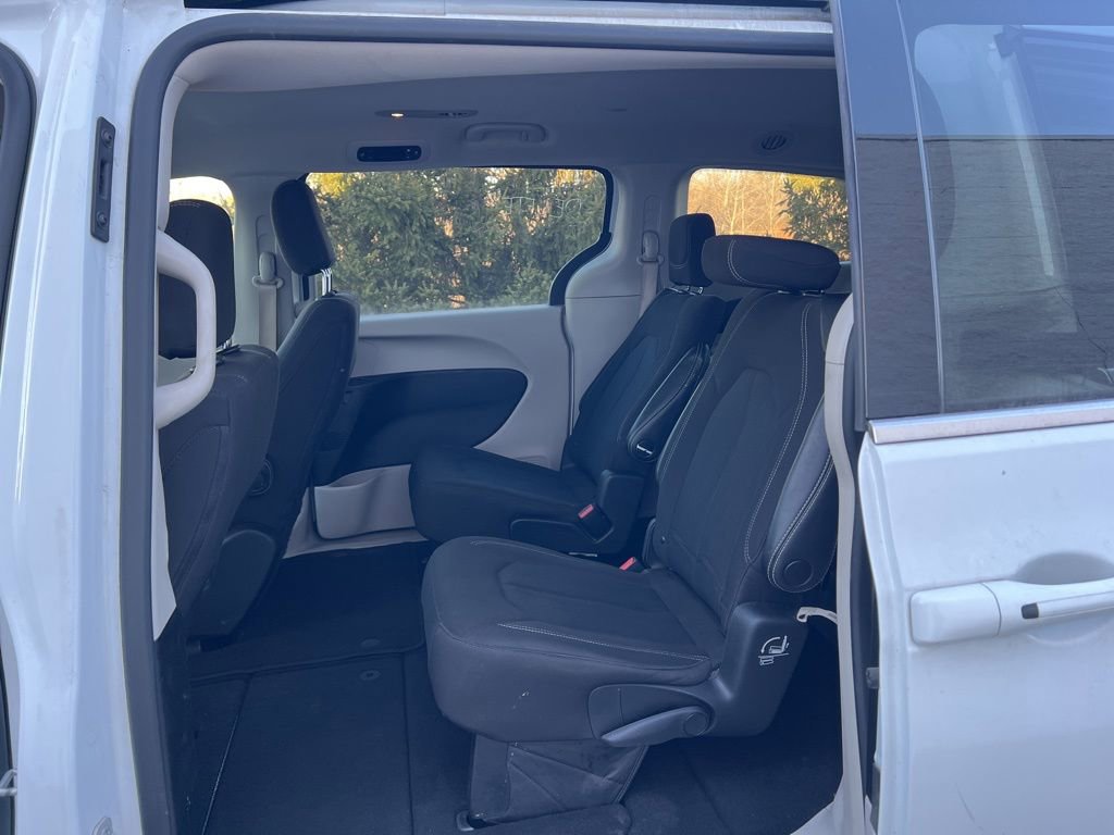 Used 2023 Chrysler Voyager LX image 25