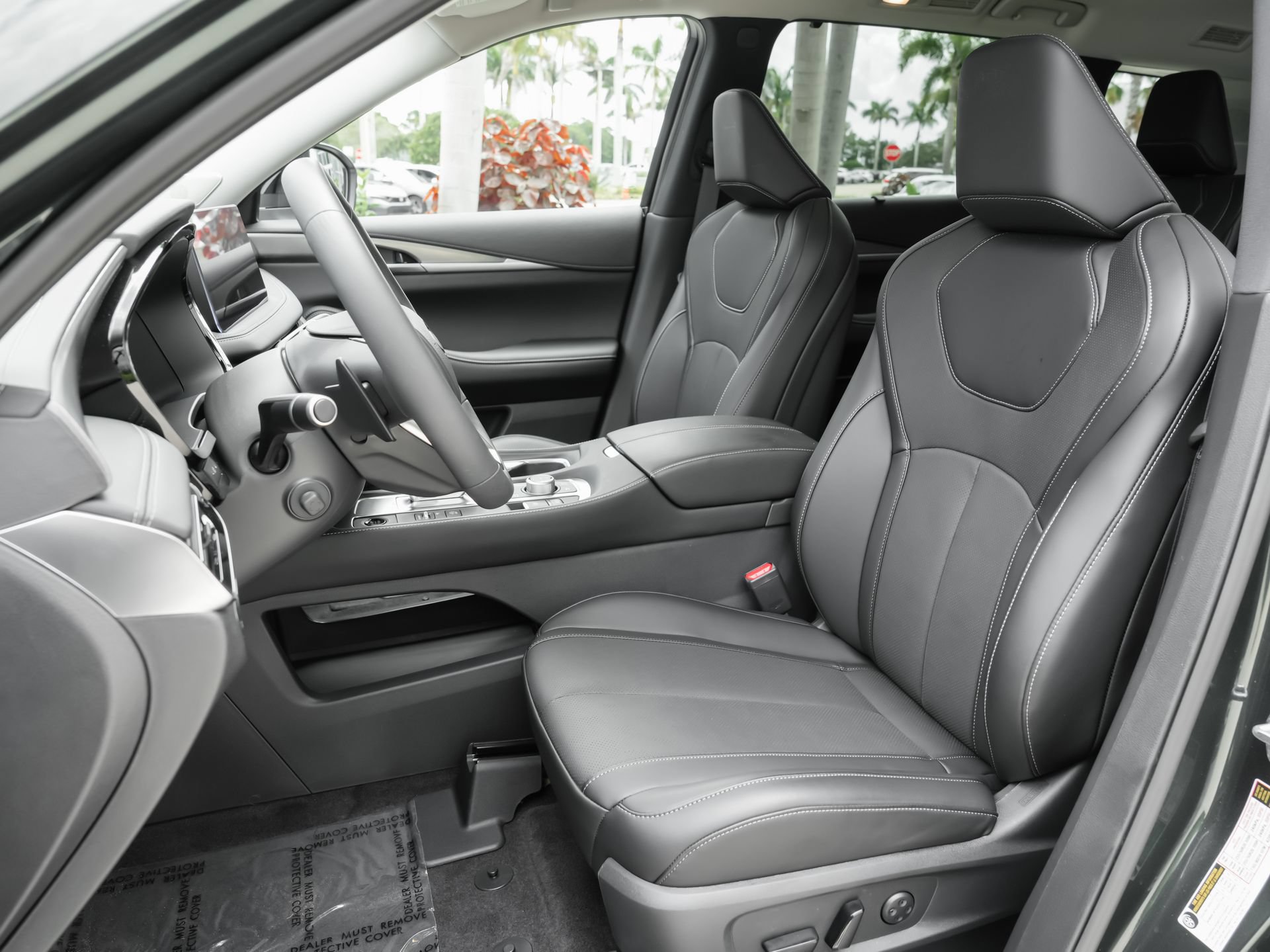 Certified 2026 INFINITI QX60 Luxe w/ Cargo Package FWD image 8