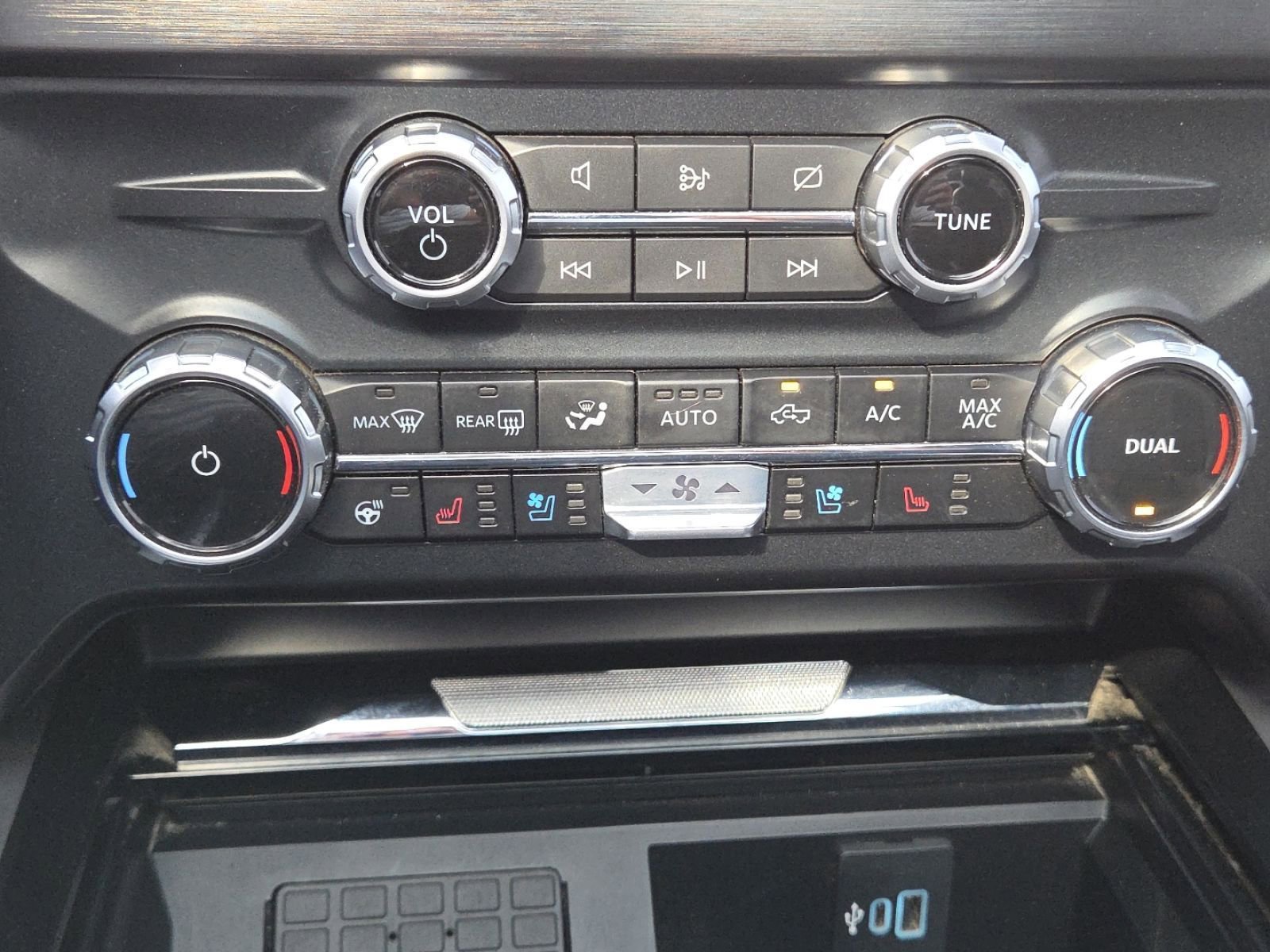 Used 2023 Ford F350 Lariat w/ Lariat Ultimate Package image 37