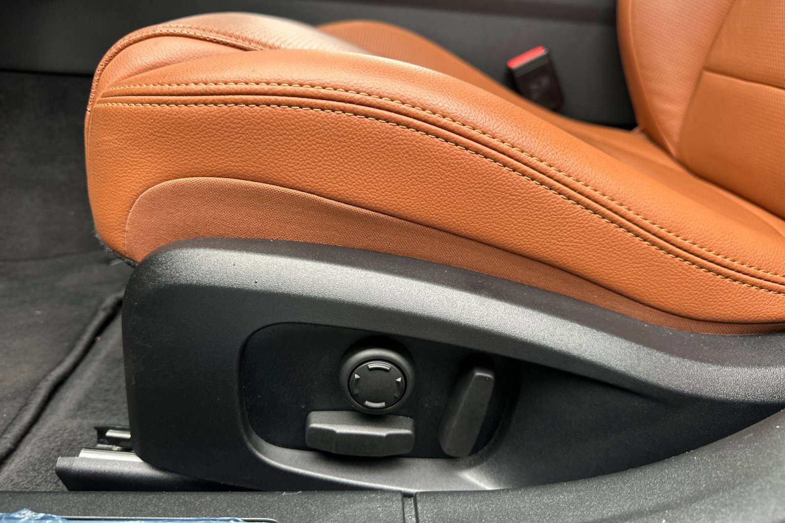 Used 2024 Jaguar XF R-Dynamic SE image 15