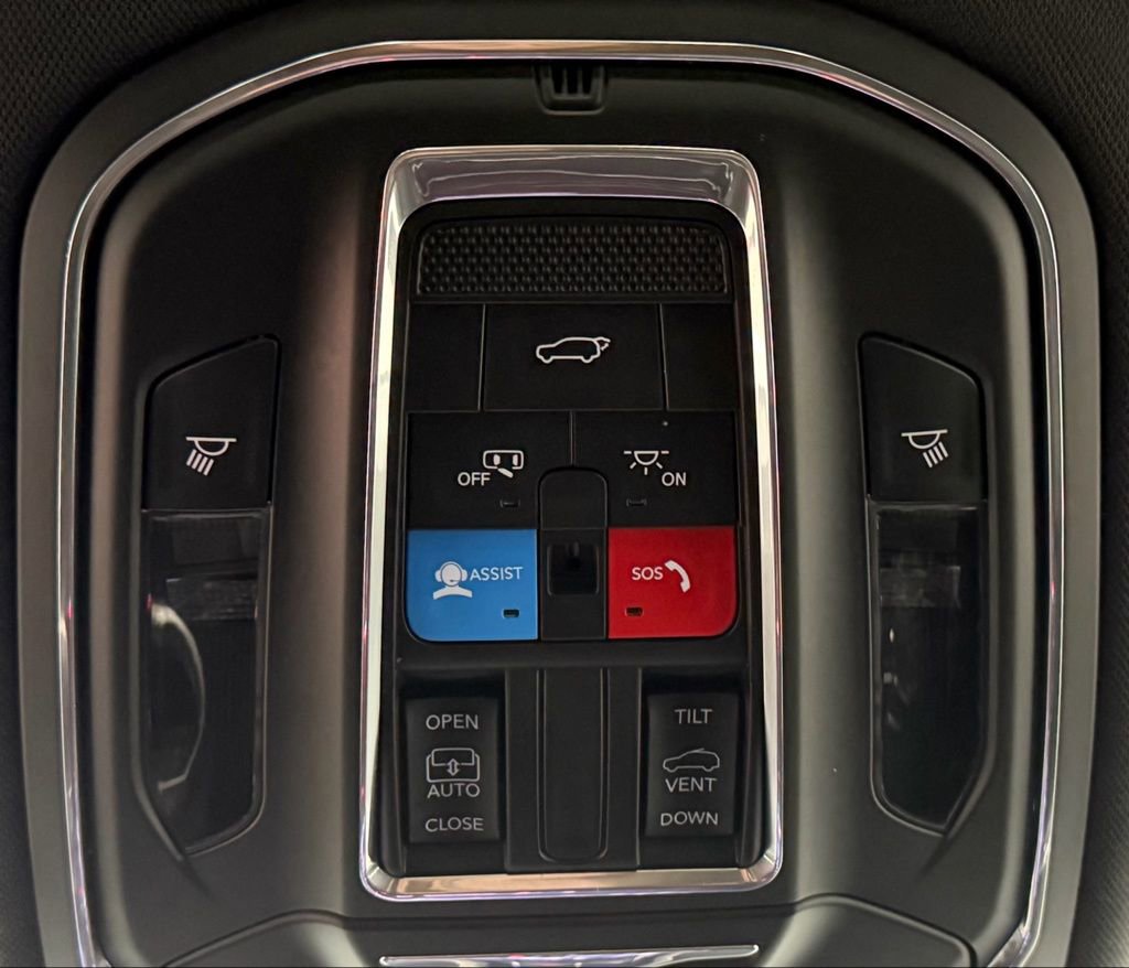 Used 2023 Jeep Grand Cherokee Altitude image 26