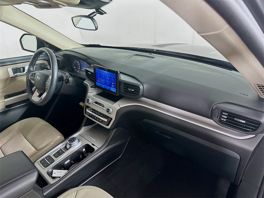 Used 2023 Ford Explorer XLT image 31