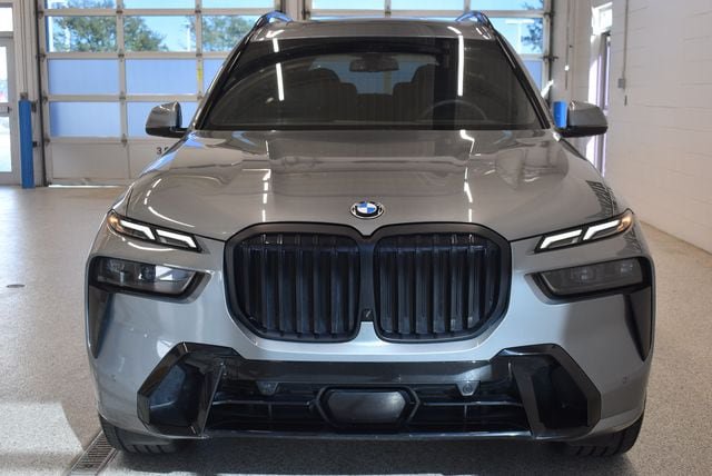Used 2026 BMW X7 xDrive40i AWD/4WD image 3