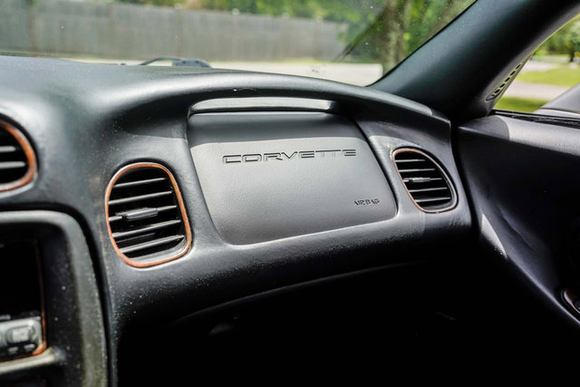 Used 2000 Chevrolet Corvette Coupe w/ Roof Pkg RWD image 39