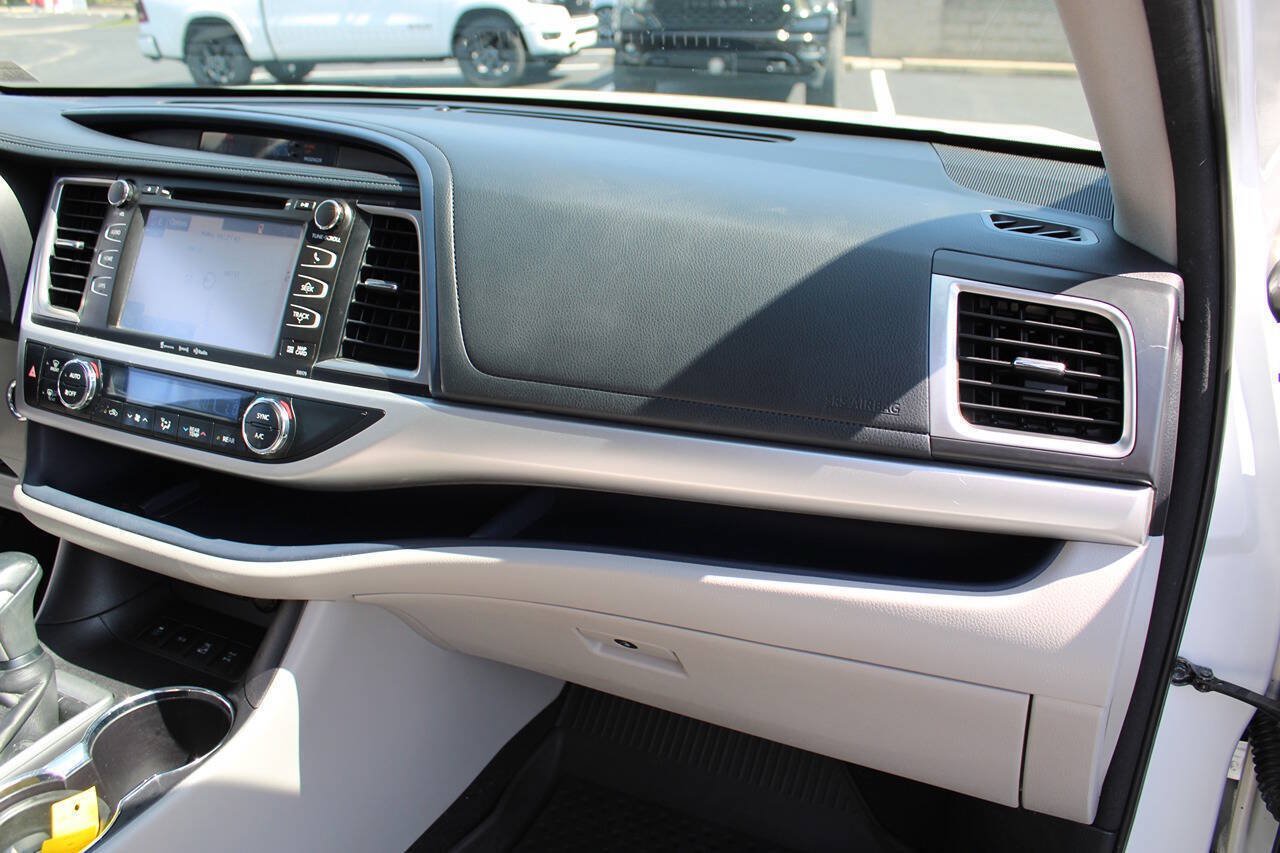Used 2018 Toyota Highlander XLE AWD/4WD image 45