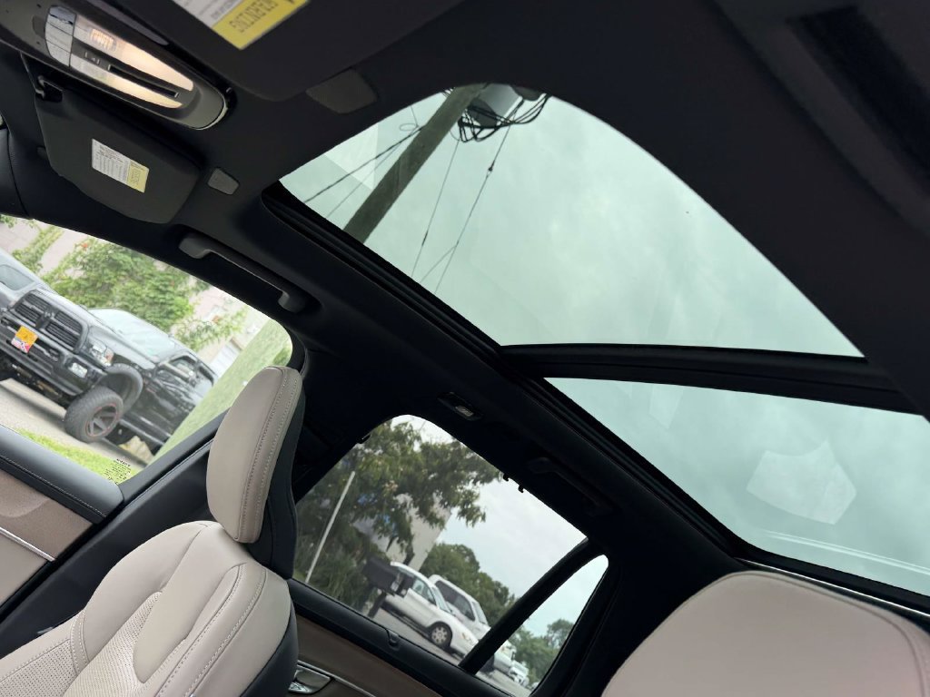 New 2026 Volvo XC90 B6 Ultra w/ Protection Package Premier AWD/4WD image 18