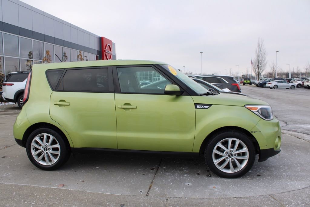 Used 2017 Kia Soul + image 6